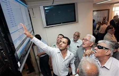 سوق العراق للاوراق المالية يسجل انخفاضا في حجم الاسهم المتداولة بجلساته الاخيرة